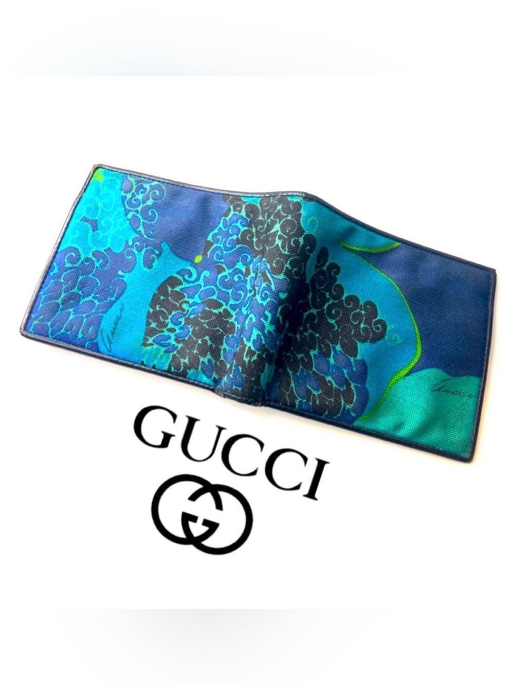 Gucci Blue Teal Floral Bi-Fold Wallet. Gorgeous and RARE vintage